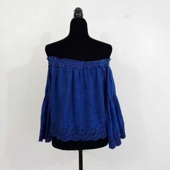 SOLD American Eagle Off Shoulder Blue Chambray Floral Eyelet Bell Sleeve Top S - Picture 5 of 11